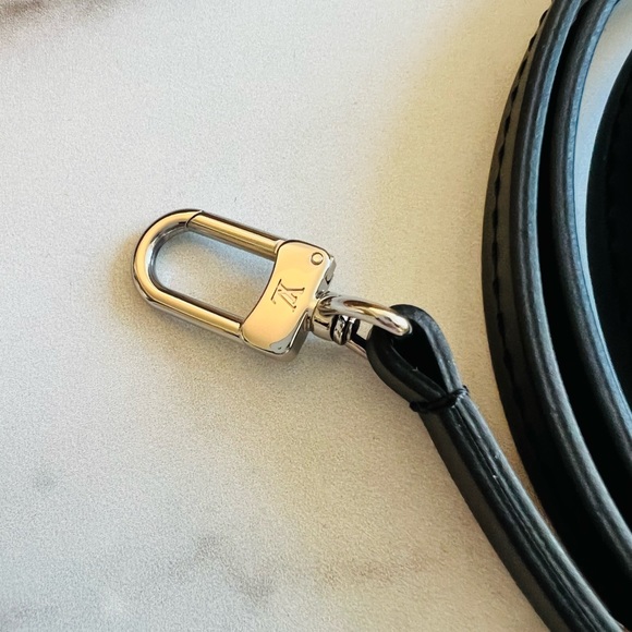(Sold) Louis Vuitton Adjustable Leather Strap - New - Picture 3 of 6